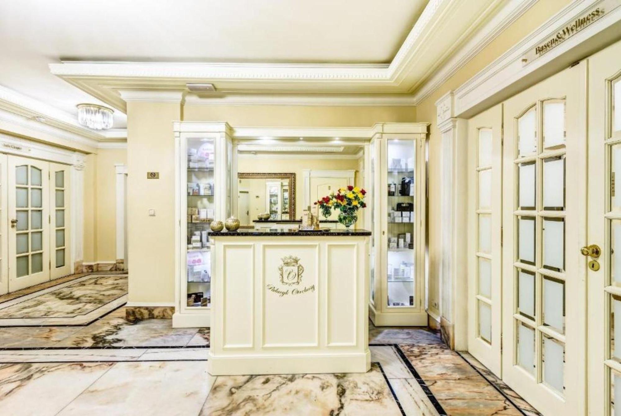 Palacyk Otrebusy Business & Spa Exterior photo